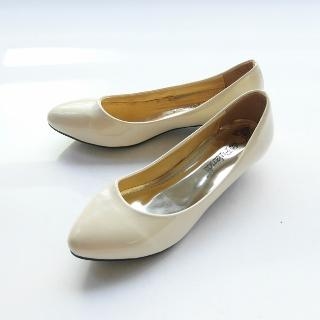 Pointy Pumps