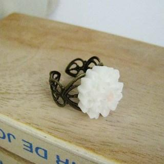 White Gloomy Flower Ring White Gloomy Flower Ring
