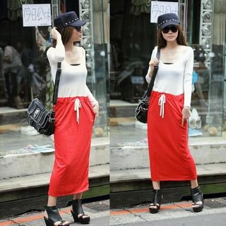 Scoopneck Panel Maxi Dress