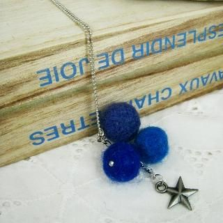 Felt Wool Ball Ball & Star Necklace(Blue) Felt Wool Ball Ball & Star Necklace(Blue)