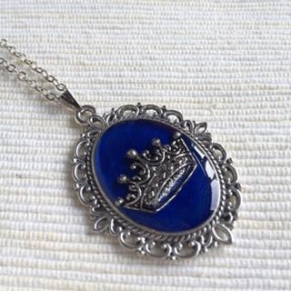 MyLittleThing - Silver Crown Necklace (Navy) MyLittleThing - Silver Crown Necklace (Navy)