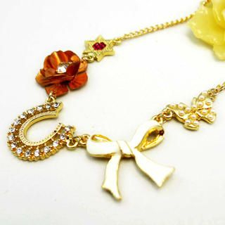 Ribbon Diamond Necklace -Gold
Ribbon Diamond Necklace -Gold