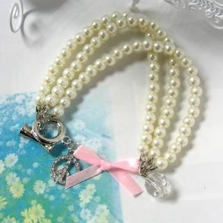 Faux-Pearl Bracelet Faux-Pearl Bracelet
