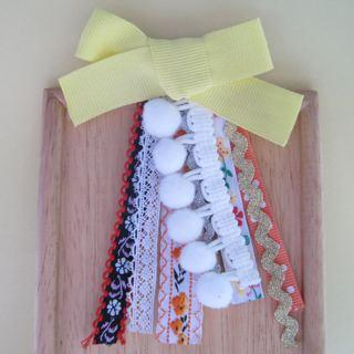 light yellow RibbonNecklace / Pin