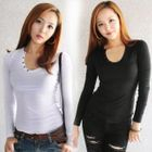 SUGAR BLACK - U-Neck T-Shirt
