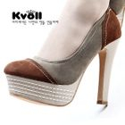 Kvoll - Stitched Panel Platform Pumps